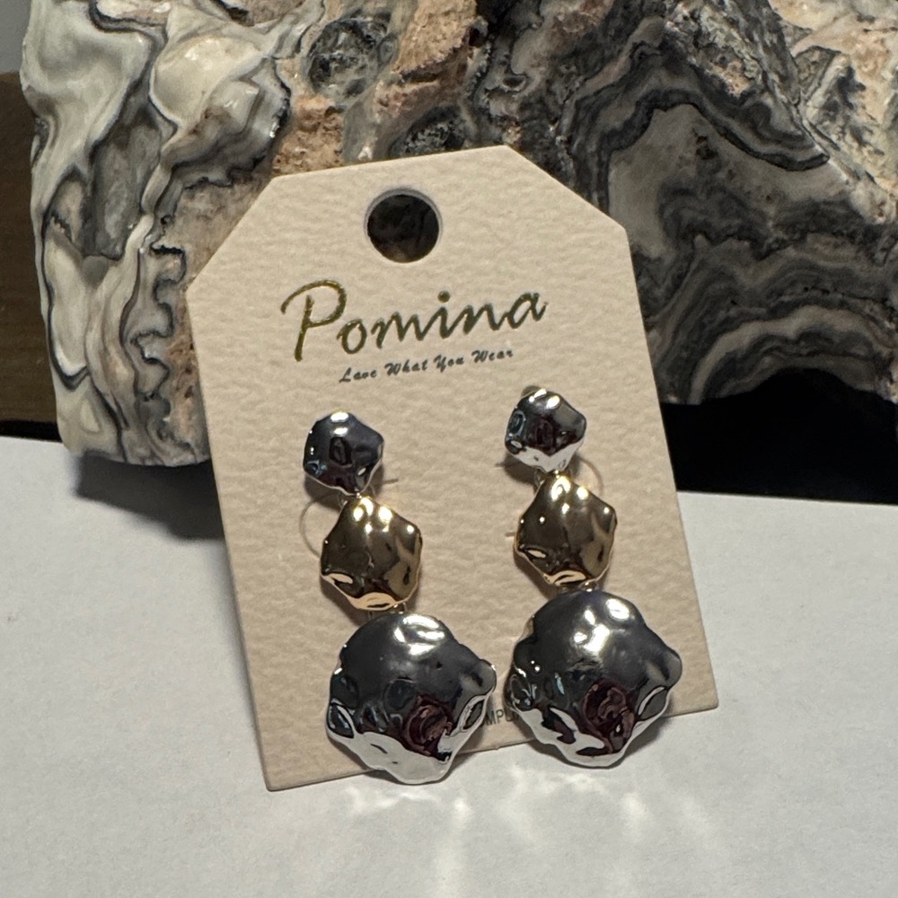 4/$23 - Pomina Mixed Metal Hammered Statement Drop Earrings. (BJ111)